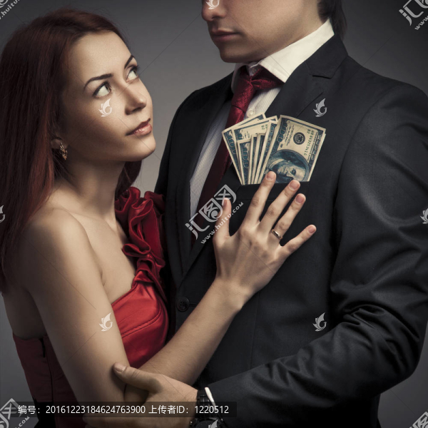 年輕時尚夫婦和金錢