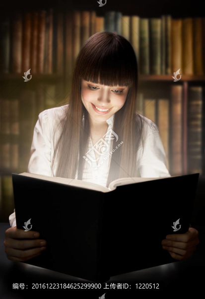 少女讀書。教育類