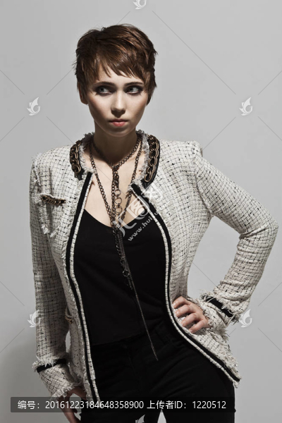 美麗的性感女人與優(yōu)雅發(fā)型肖像