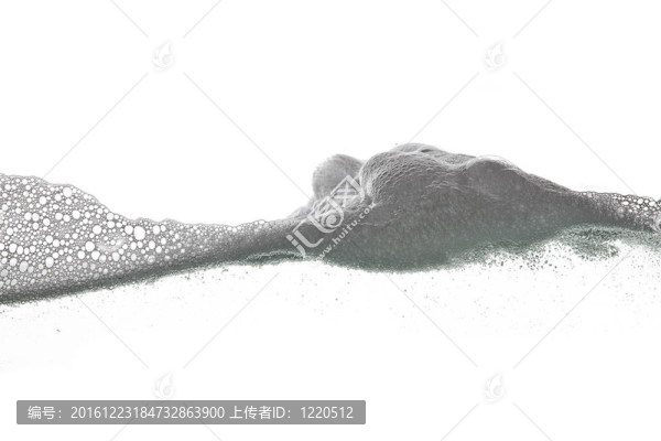 白色背景上的泡沫波