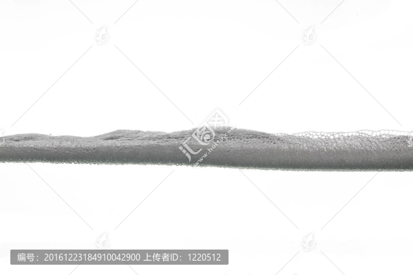 白色背景上的泡沫波
