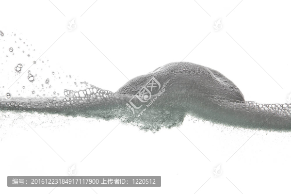 白色背景上的泡沫波