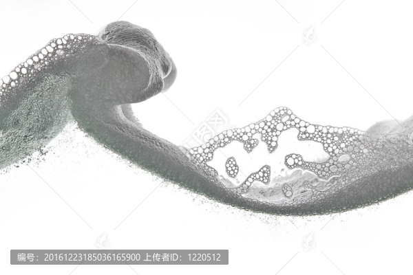 白色背景上的泡沫波