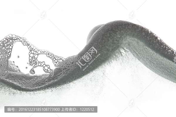白色背景上的泡沫波