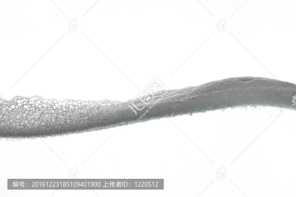 白色背景上的泡沫波