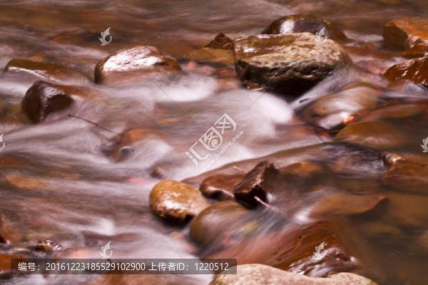 河流