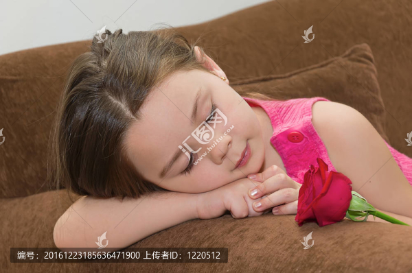 小女孩