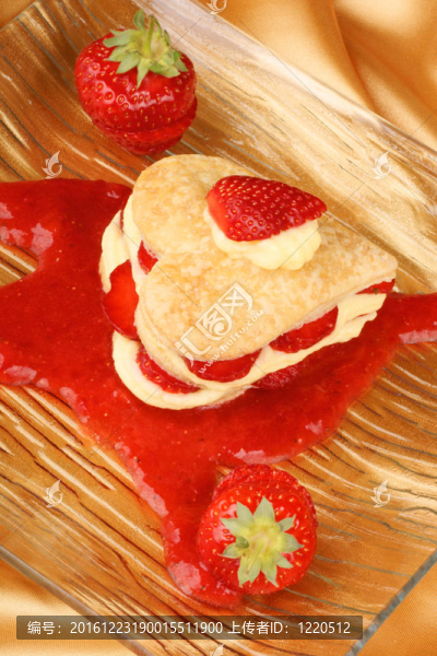 Strawberry和蛋奶凍油酥千層糕