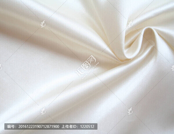 光滑優(yōu)雅的白色絲綢為背景