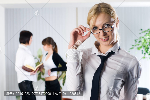 年輕的商務(wù)女士