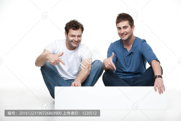 廣告兩個(gè)年輕人