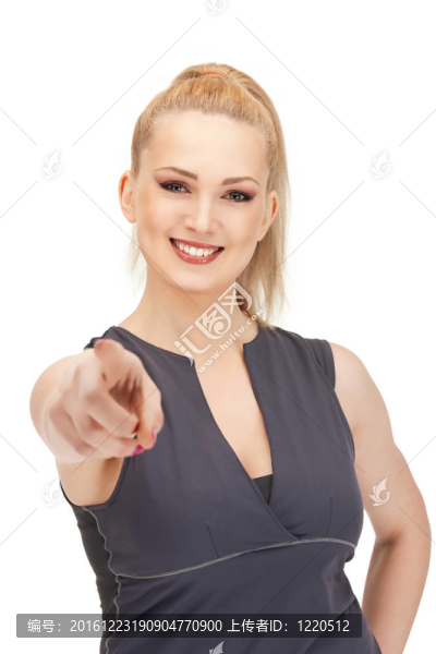 可愛的健身教練指著她的手指