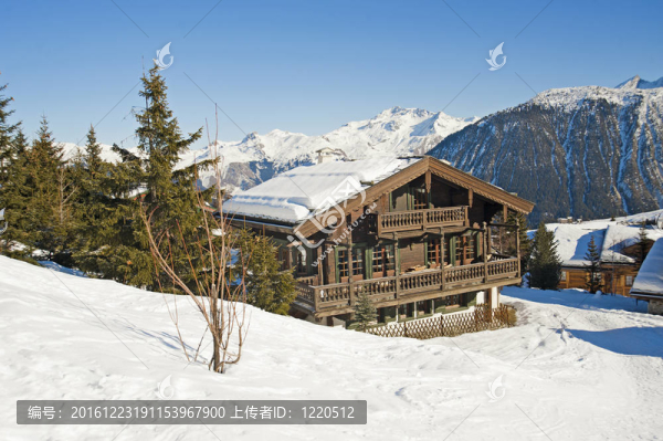 在雪山小屋