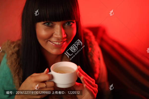美女喝茶
