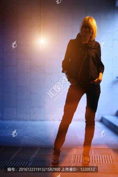 女模特的剪影