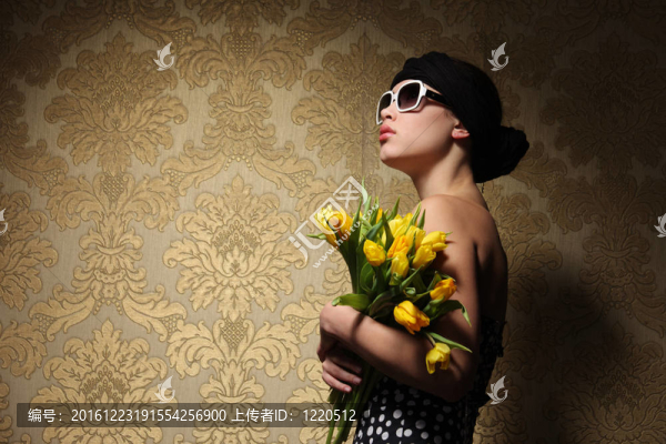 復(fù)古的女人