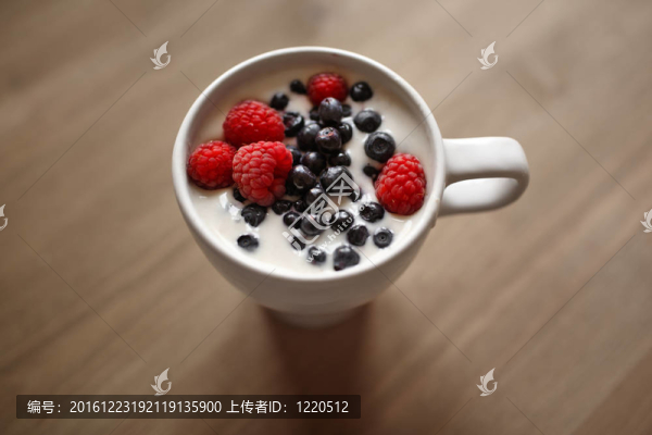 漿果酸奶