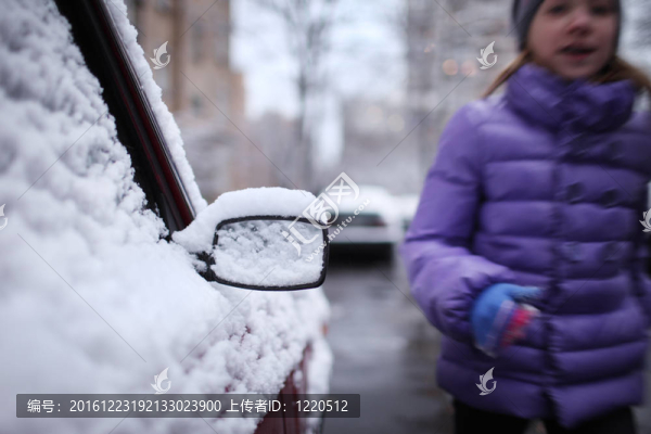 汽車在雪中
