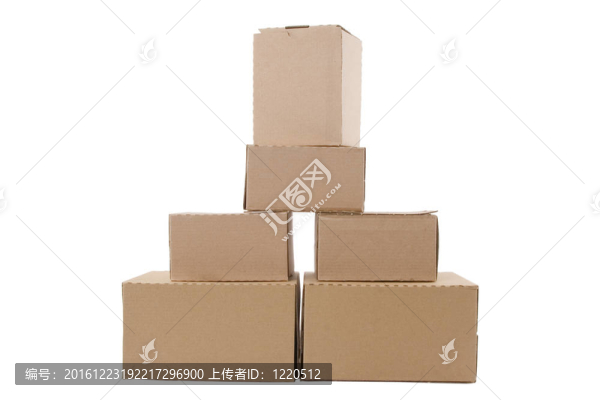 堆疊的棕色紙箱