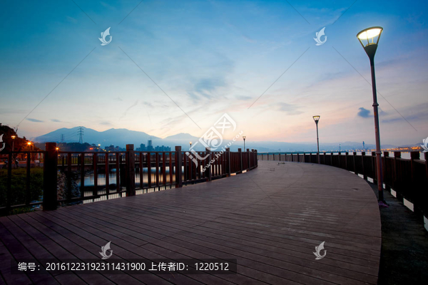 藍(lán)色風(fēng)格的淡水的日落；新臺(tái)北