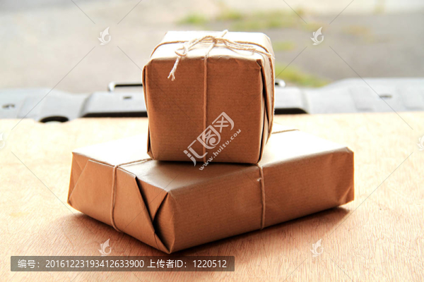 兩個包裹遞送