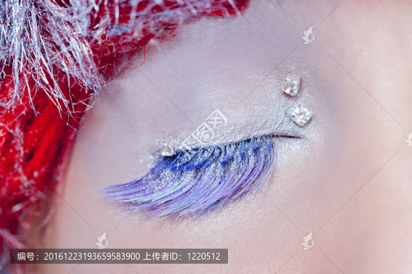 圣誕概念眼部化妝冬季紅銀宏觀