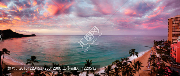 黎明在威基基海灘