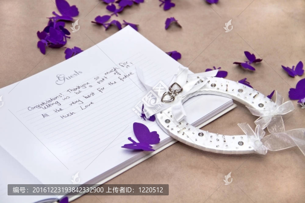 開婚禮祝福書配好運馬蹄