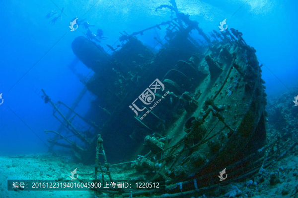 大型水下沉船船尾段