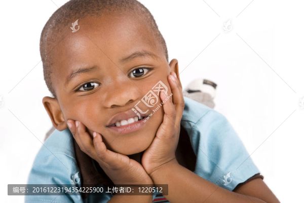 可愛的3歲的黑人男孩