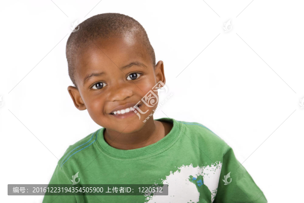 可愛(ài)的3歲的黑人男孩