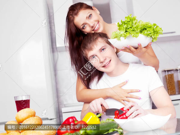 夫婦一起做飯