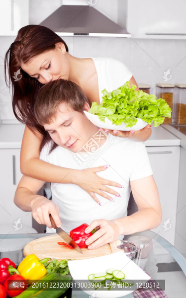夫婦一起做飯