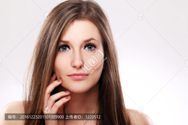 長(zhǎng)頭發(fā)的漂亮女人
