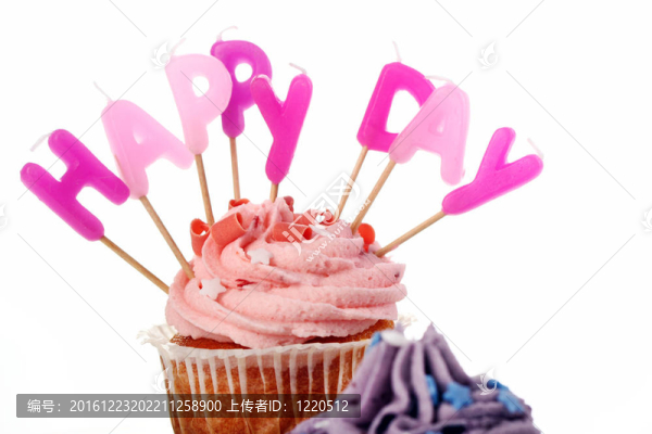 生日蛋糕與彩色字母