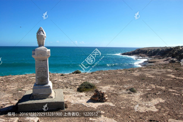 紀(jì)念碑附近的海