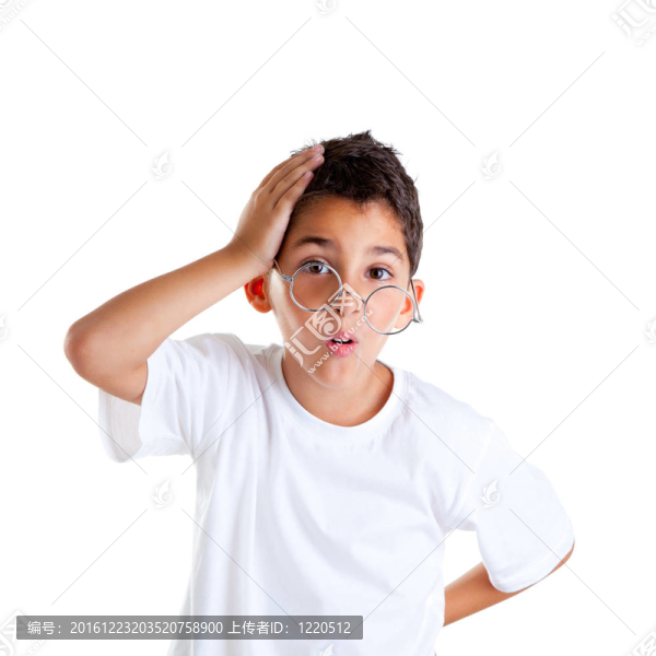 孩子們的書呆子戴眼鏡的小孩和愚蠢的表達(dá)