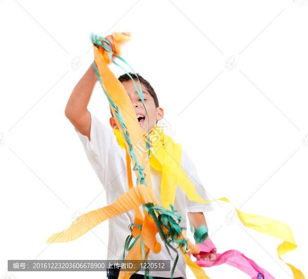 孩子們?cè)诰蹠?huì)上凌亂的彩色紙