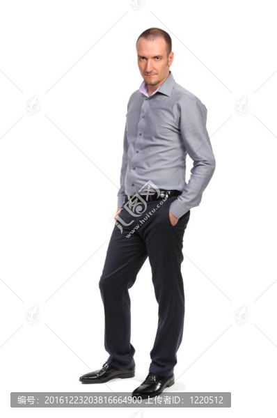 成功的商人在襯衫；全長肖像孤立