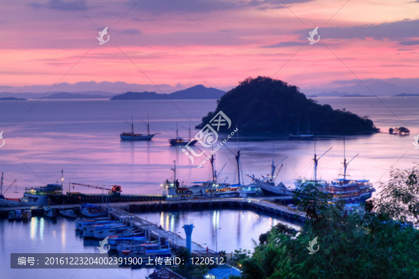 納閩巴霍弗洛雷斯島；印度尼西亞港；