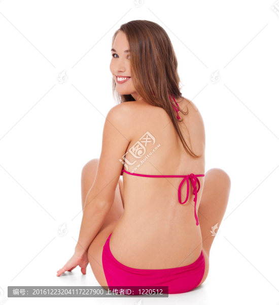 在比基尼女人背后