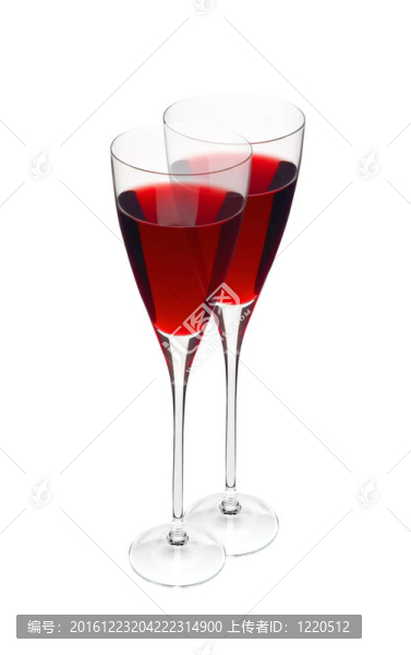兩杯白葡萄酒