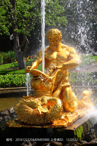 噴泉是橙色或Triton；撕裂人的海洋怪物