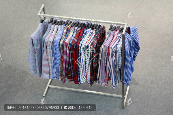 男士襯衫在展臺陳列室