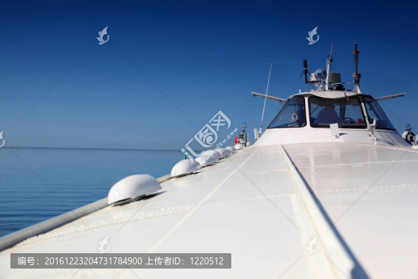 在海邊游泳天水翼的流星