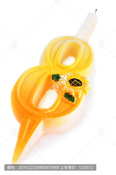 美麗的黃色蠟燭蛋糕與向日葵分離白色