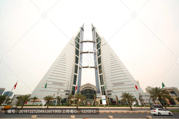 巴林-,4月16日：巴林世界貿(mào)易中心附近的道路skyscrapper旗幟；總的看法；16,2010四