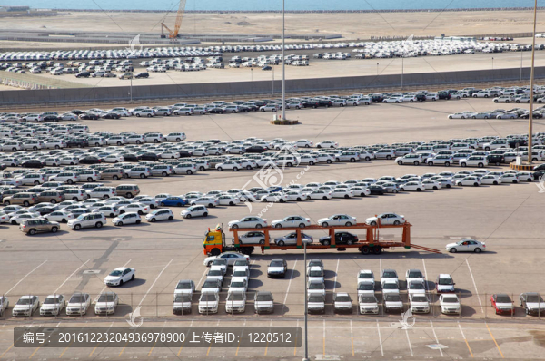 阿布扎比；UAE,-,4月15日：汽車4月15日大倉庫；阿布扎比2010；UAE。阿聯(lián)酋國家當(dāng)局禁止