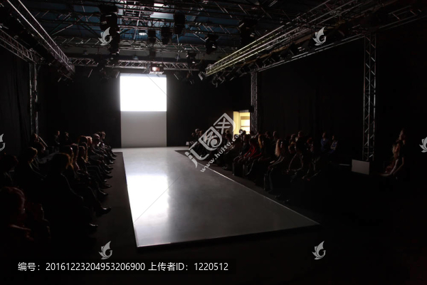 莫斯科：2月26日2月26日在Expocenter,CPM收集首映上領(lǐng)獎(jiǎng)臺(tái)；莫斯科2010；俄羅斯