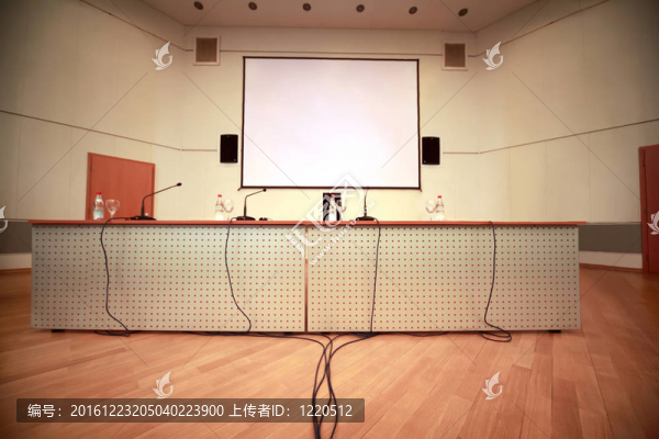 登記現(xiàn)場；墻和會議室的話筒表